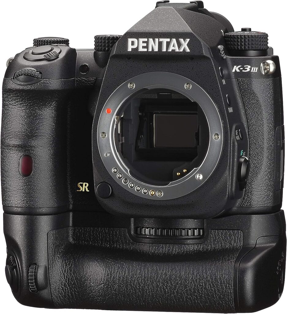 Pentax K-3 Mark III APS-C DSLR Kit – incl. impugnatura della batteria, 2 batterie